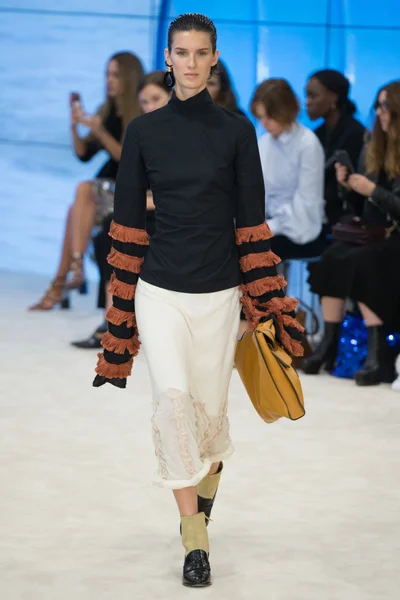 Look 12